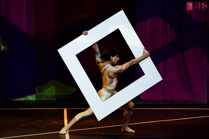 DinDor\'NdoR, spectacol de Gigi Căciuleanu. Teatrul de Balet Sibiu (foto: Ovidiu Matiu)