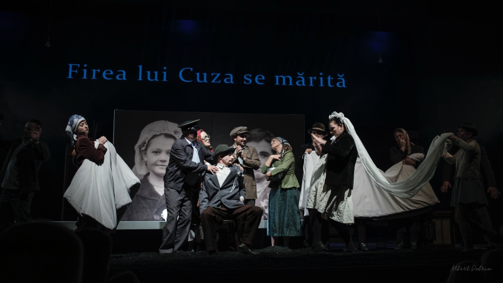 Legată cu funia de pământ (foto: Albert Dobrin)