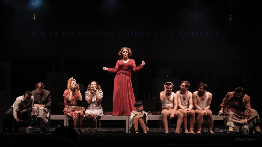 Legată cu funia de pământ (foto: Albert Dobrin)