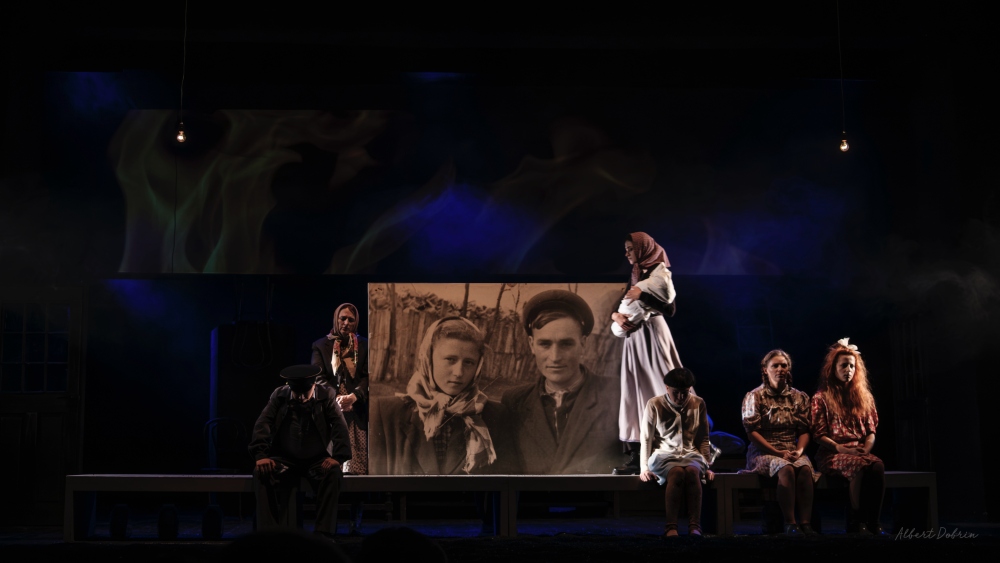 Ion Liulică, Vitalia Grigoriu, Irina Vacarciuc, Vioara Câșlaru, Rodica Mereuță, Maria Anton (foto: Albert Dobrin)